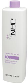 NHP CREAM ACTIVATOR - Oxidační emulze 1000ml pro produkty NHP Volba emulze: - 10vol.(3%) ztmavení nebo pro udržení výšky tónů - 20vol.(6%) krytí a zesvětlení od 1 do 2 tónů - 30vol.