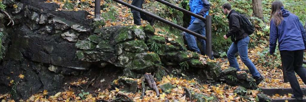 Zdeněk Schenk, který sám na hradě v předešlých letech prováděl rozsáhlé archeologické výzkumy.