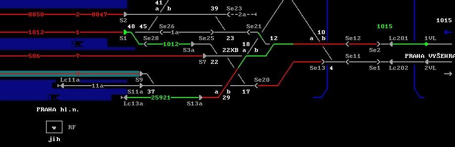 Obr. č. 8: Vlak Os 25921 vyjíždí z tunelu, posunový díl (HDV) se rozjíždí a projíždí seřaďovací návěstidlo Se20.
