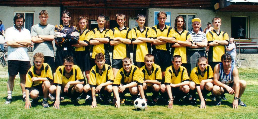 DOROST -oblastní soutěţ skupina B Zleva stojí:václav LEJSEK-vedoucí mužstva,petr PUSTOVOJT,Jan SLEGL,Petr BOBÁL,Petr VONÁŠEK,Jan CERMAN,Radek MATOUŠEK,Petr KAMIC,Kamil PANGRÁC,František ŠTEFFEL,Radek