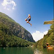 Koupaliště (s kartou Osttirol Card vstup na všechna koupaliště zdarma) Koupaliště Tristachersee - přírodní koupaliště, velká louka, pláž, občerstvení, hřiště na plážový volejbal, věž na skákání Od