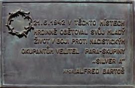 Ve chvíli, kdy prchajícímu veliteli SILVER A náhodně zkřížila cestu skupinka vojáků luftwaffe vycházejících z kina Jas, střelil se do spánku.