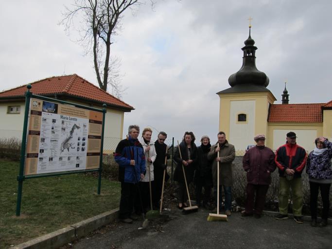 PŘEHLED ČINNOSTI NADAČNÍHO FONDU: V roce 2011 se členové správní rady Nadačního fondu sešli čtyřikrát. V dubnu 2011 byli svoláni členové správní rady v novém složení. Novými členy fondu se stali MUDr.