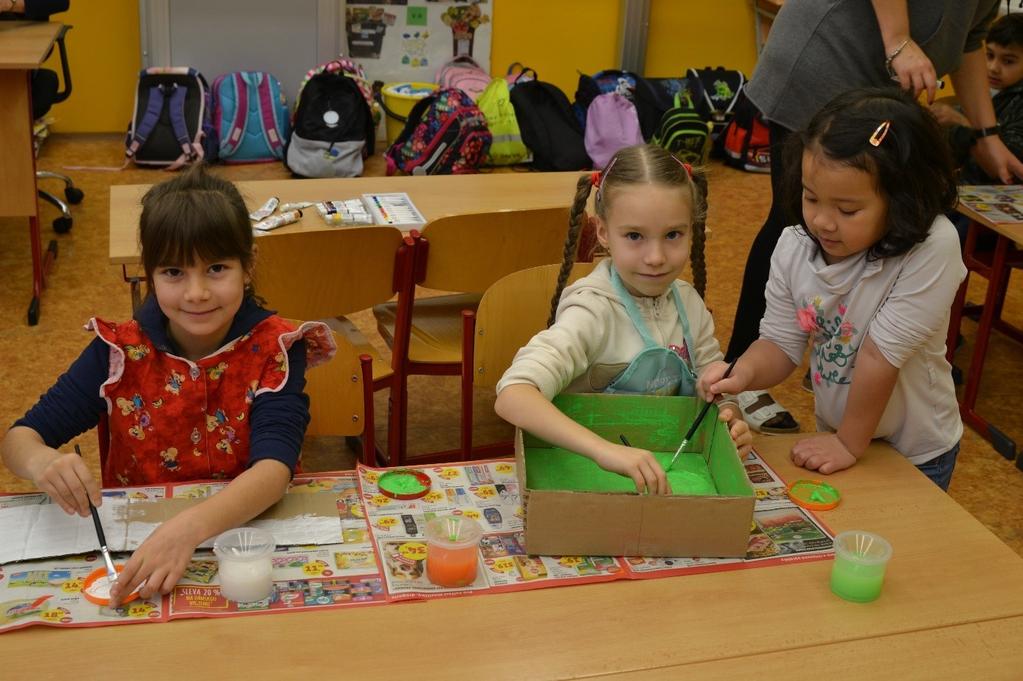 ADVENT U PRVNÍCH TŘÍD Tento čas před Vánocemi si děti rády krátí odpočítáváním dnů v adventním kalendáři. Žáci ve třídě I.