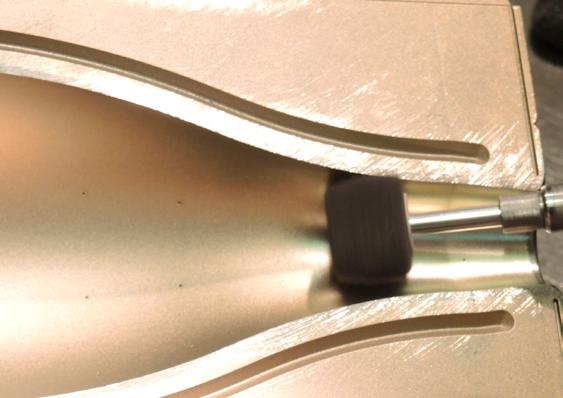Efektivní nářadí pro broušení a frézování Vysoký výkon při nízké hmotnosti Pneumatické brusky DEPRAG INDUSTRIAL se vyznačují kompaktním designem při vysokém výkonu, zejména v kombinaci s