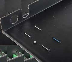 Kabelové vstupy a zavedení kabelu do rozváděče Pro navstupování kabelů jsou určeny dvojice kabelových vstupů v levé či pravé části rozváděče.