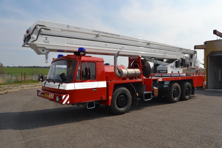 AP 27 Tatra 815 PJ Druh vozidla: Požární vysokozdvižná plošina Použití: Hasební a záchranné práce, technické zásahy ve výškách a další varianty použití (např. osvětlení, fotodokumentace,.