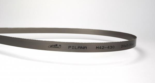 Nástroj neboli pilový pás je zobrazen na obr. 11 a je to vlastně dlouhý ocelový pás se zuby na jedné straně [10]. Typy pásů se liší složením ocelí.