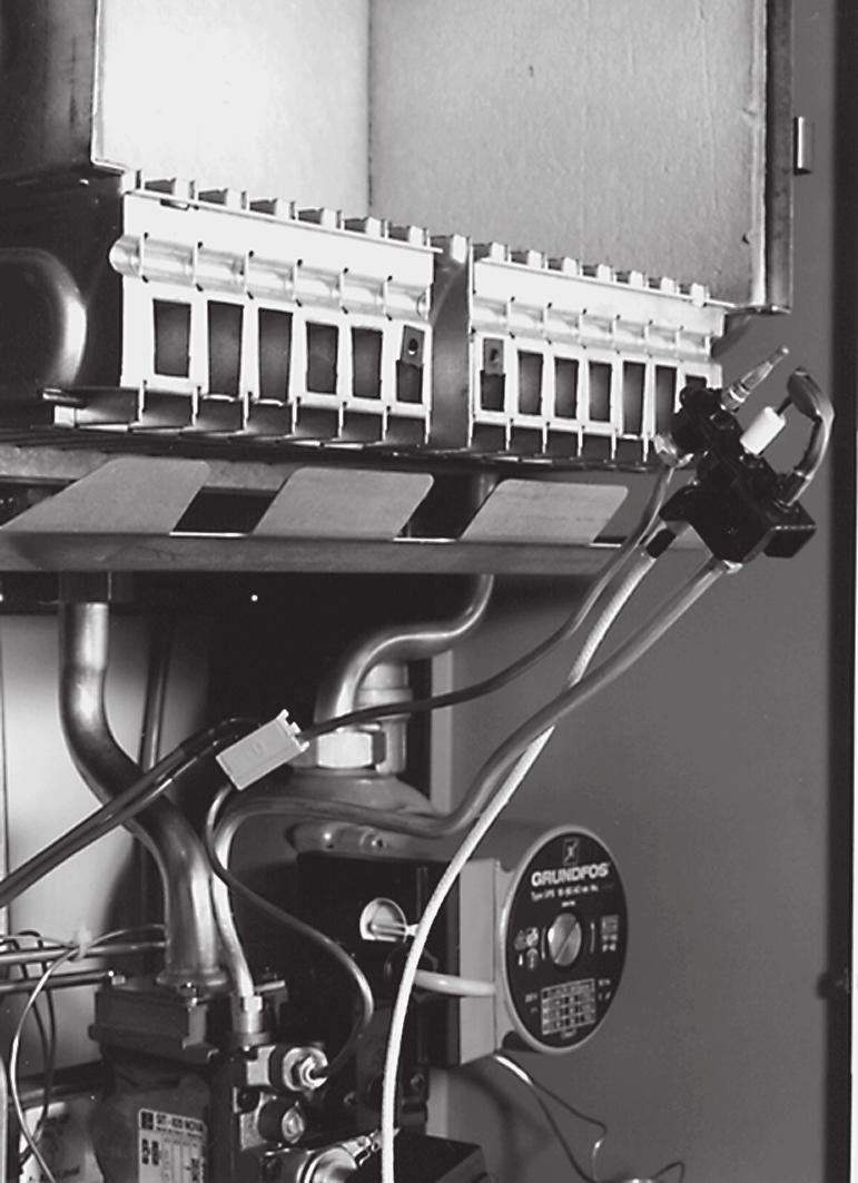 * by-pass automatico di grande portata (21) per la salvaguardia della caldaia in caso di elevate perdite di carico dell impianto di riscaldamento o di presenza di valvole termostatiche; * scambiatore