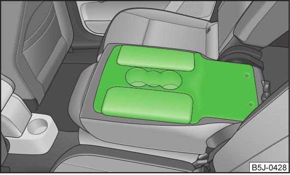 70 Zadní sedadla: loketní opěrka UNĚNÍ Schránka je určena k odkládání drobných předmětů do celkové hmotnosti 1 kg. Loketní opěrka předních sedadel s odkládací schránkou ně 68 a dodržujte je.