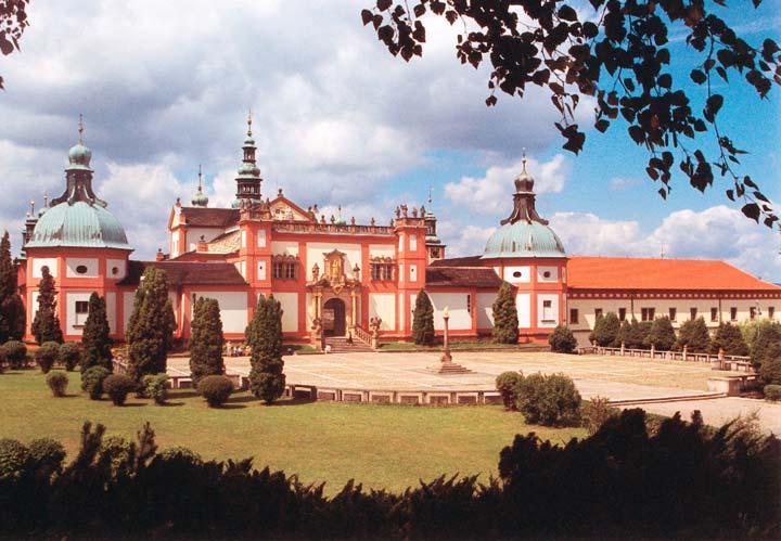 1 OSOBNOST KARLA BŘÍZY 1.1 Biografie 1.1.1 Mládí Karla Bř ízy Karel Bříza se narodil 14. října 1926 v Krucemburku na Vysočině.
