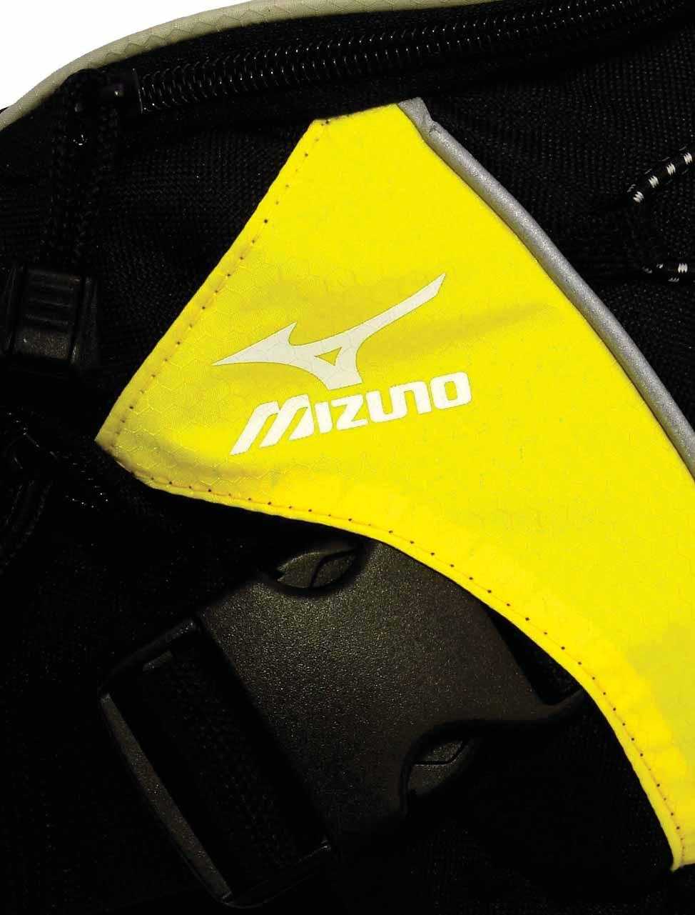 Velikost: jedna velikost Moc: 879 Kč / 32 performance kolekce obsahuje láhev na tekutiny