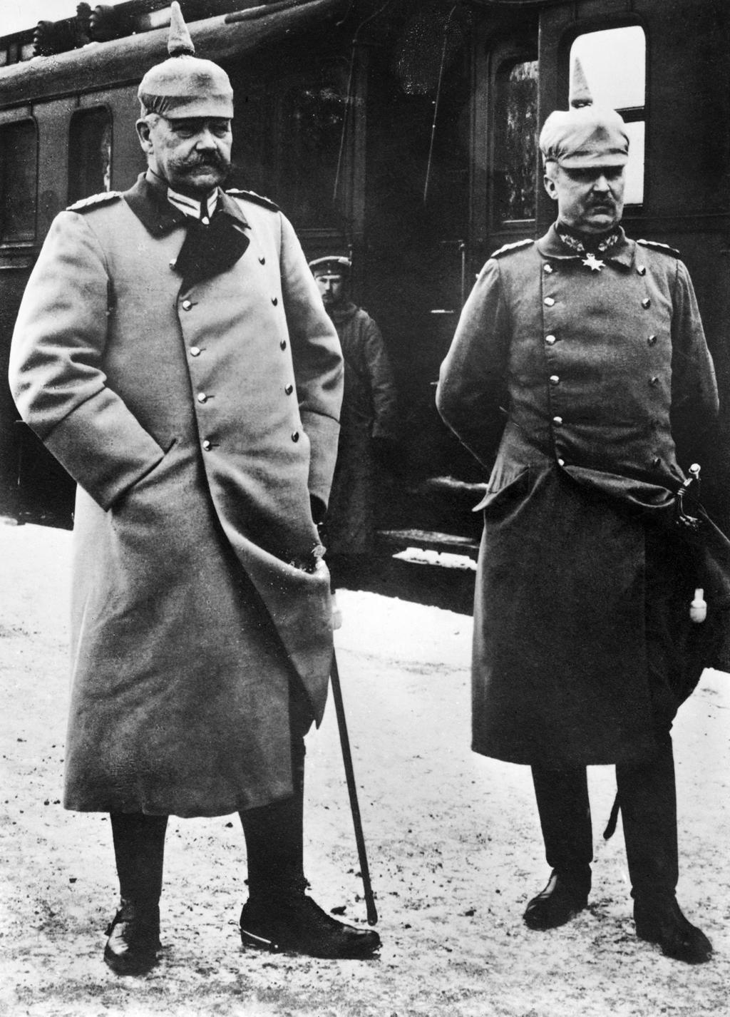 Němečtí generálové Paul von Hindenburga a Erich von Ludendorff za Velké války.