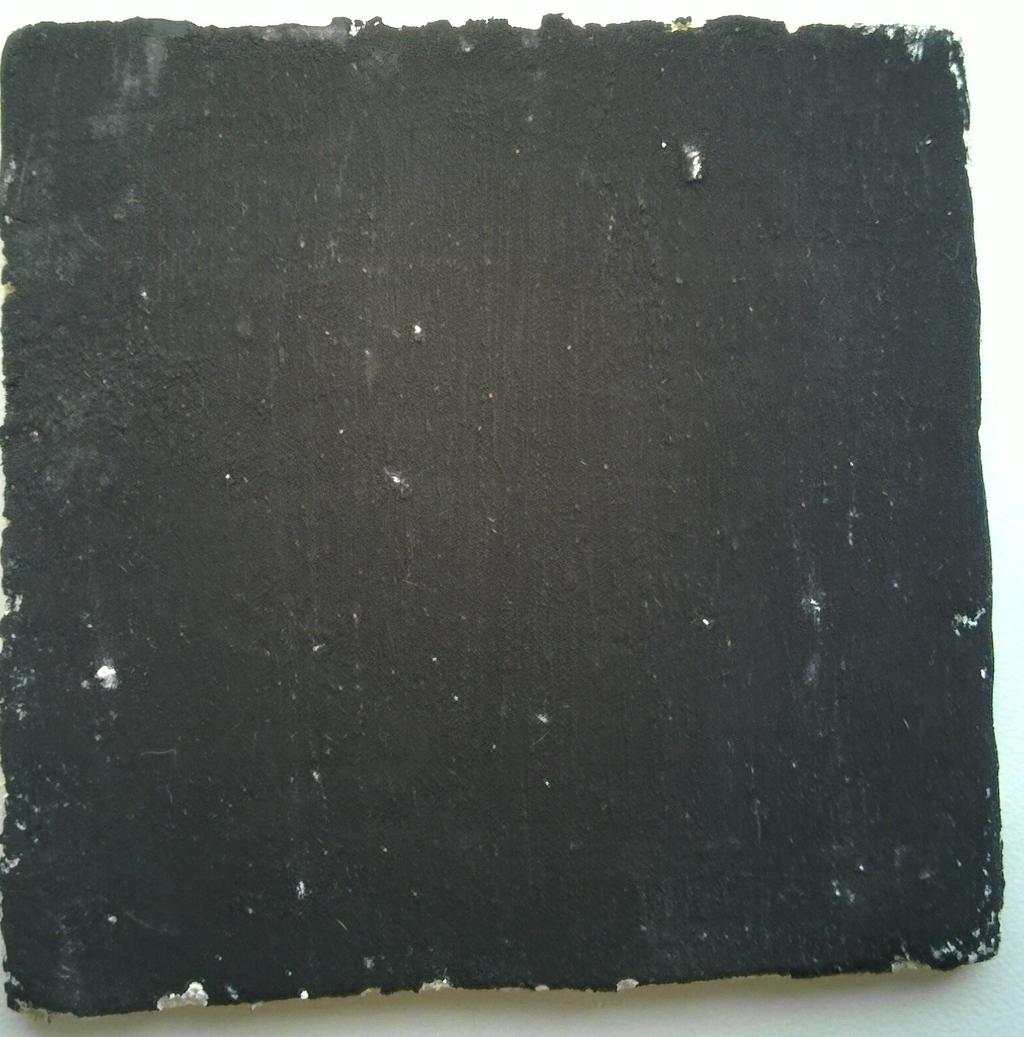 6.5 Vnitřní omítka s černým nátěrem Obrázek 9: Přípravek pro měření omítky v černé barvě Přípravek pro měření černé omítky jsme vytvořili nanesením šedé vnitřní omítky na sololitovou destičku o