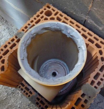 ro bezpečné napojení kouřovodu na šamotový sopouch je UTO použít originální redukci komín-kouřovod.
