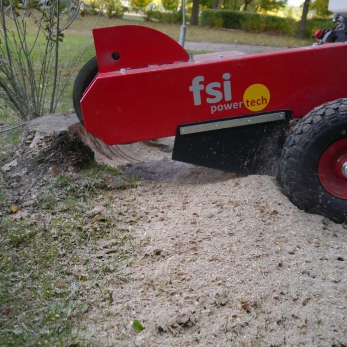 Tím je zajištěno rychlé a účinné frézování pařezů i na nakloněném nebo nerovném povrchu.