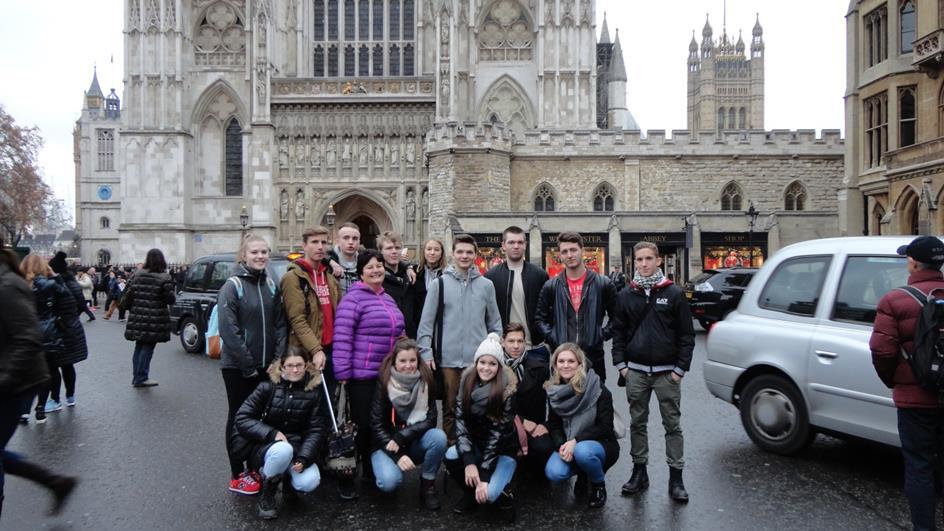 Po prohlídce interiéru Houses of Parliament (Horní i Dolní sněmovny) následovala procházka kolem opatství