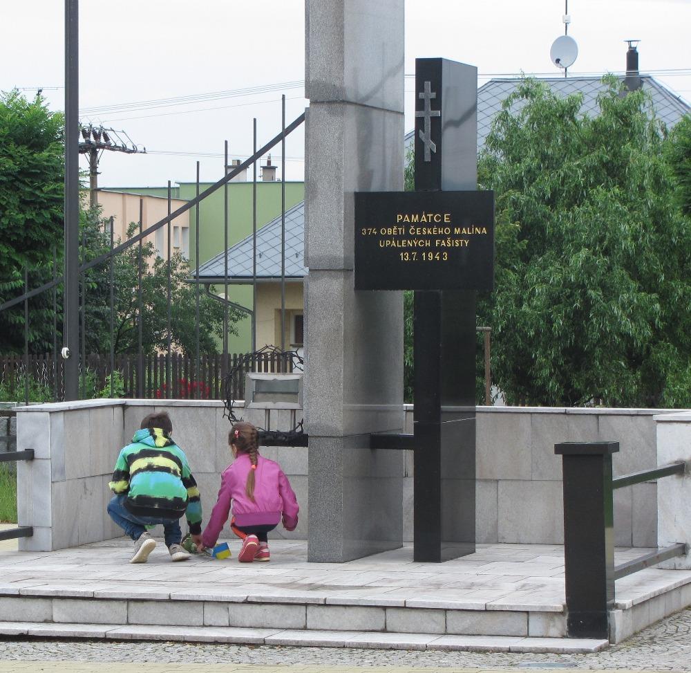 Ukrajina, Žytomyr 75. výročí vypálení obce Český Malín Eva Řezníčková Letos je tomu přesně 75 let, kdy 13. července 1943 nacisté zpustošili obec Český Malín na Volyni. Zaživa upálili 374 Čechů.