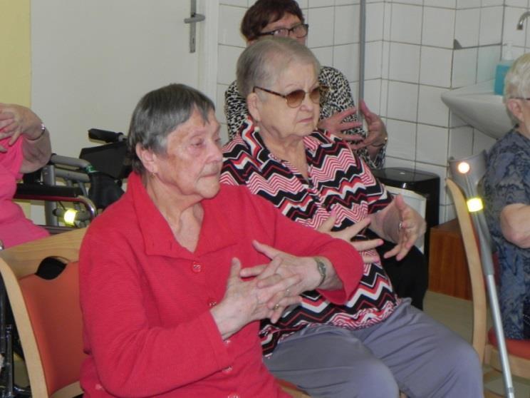 která u nás pracovala, nyní je v důchodu, ale aktivně se věnuje seniorům v Kružberku.