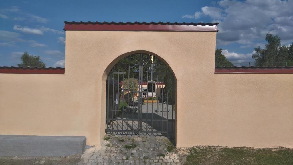 Nová hřbitovní brána