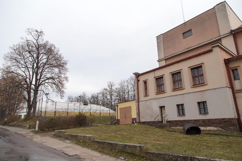 Místo 21 Kamera: PTZ Umístění: Konzole na rohu objektu tělocvičny.