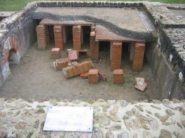 Hypocaustum /Roman bricks and Hypocaust Hypocaustum = římský systém