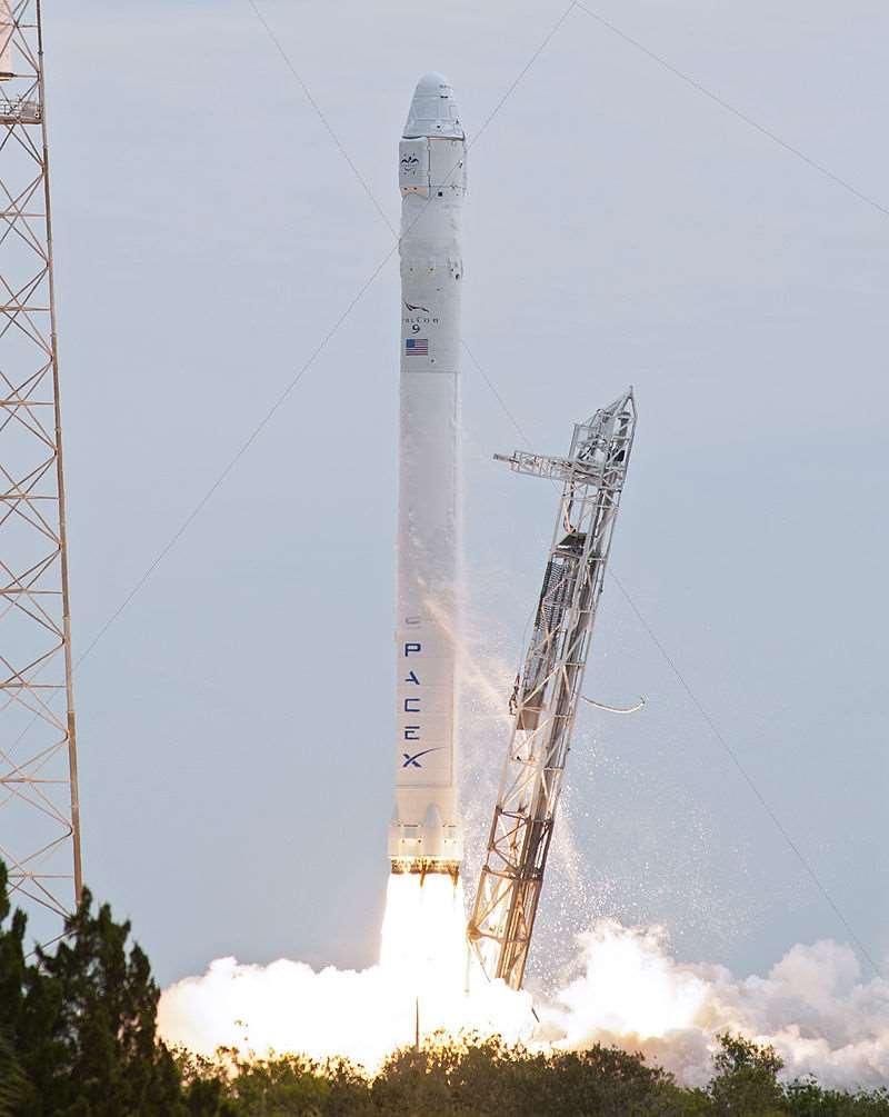 Falcon 9 Opuštění vize Falcon 1e Vývoj zbrusu nového, silnějšího nosiče Postupný vývoj - nejprve