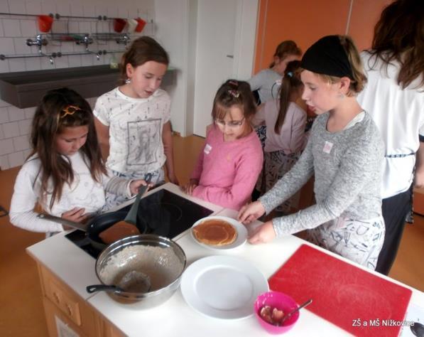 Další společnou akcí byla návštěva výukového programu školského zařízení Rozmarýnek, který nesl název PŘÍPAD DOKTOR SACHARIN.