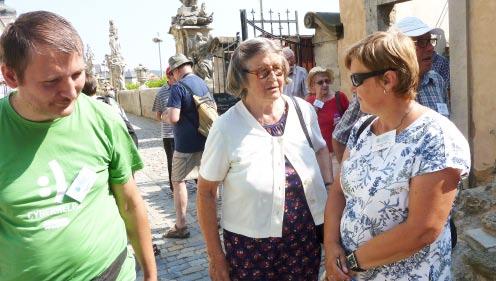 de la urbo. Kaj vespere okazis interkona vespero finita per preĝo. Ĵaŭdon matene la katolikaj kongresanoj okazigis en la loka preĝejo en Poděbrady la sanktan meson.