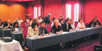 Obû spoleãnosti projevují znaãn zájem o kvalifikované odborníky v oblasti úãetnictví a bylo jen dobfie, Ïe si jejich pfiedstavitelé mohli bûhem diskuse vymûnit názory bezprostfiednû s úãastníky snûmu.