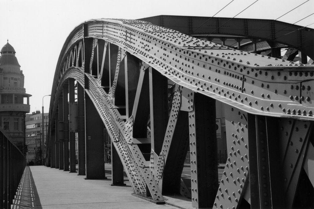 Most Mioše Sýkory, Ostrava Oceový příhradový obouk o rozpětí 60 m