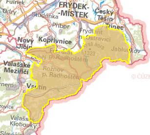 Na některých místech již pronikají do území synantropní a ruderální druhy rostlin. Malé luční enklávy ve vyšších polohách jsou zpravidla ponechány ladem a zarůstají, popř. jsou zalesňovány smrkem.