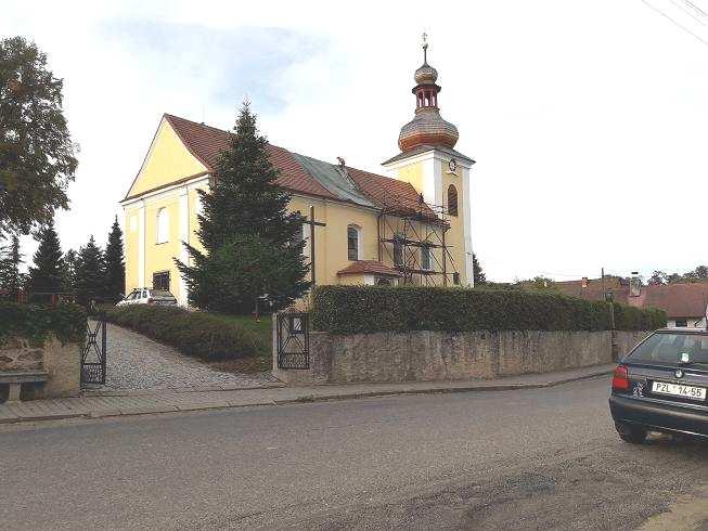 SLOVO STAROSTKY Vážení a milí spoluobčané, sousedé, dlouhotrvající letní vedra, kdy rtuť na teploměru běžně dosahovala 35 C, v rybníku voda plná sinic, vesnice prázdná, všichni ukrytí kdesi ve stínu,