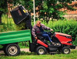 diferenciálu sběrný koš o objemu 380 litrů záběr 102 cm časované žací ústrojí