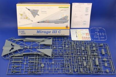 Třetím červnovým modelem je Mirage IIIC v řadě WEEKEND. K té nemá celkem smysl nic dodávat, co je řada Weekend víte a víte i co od ní můžete čekat. A CO DÁL?