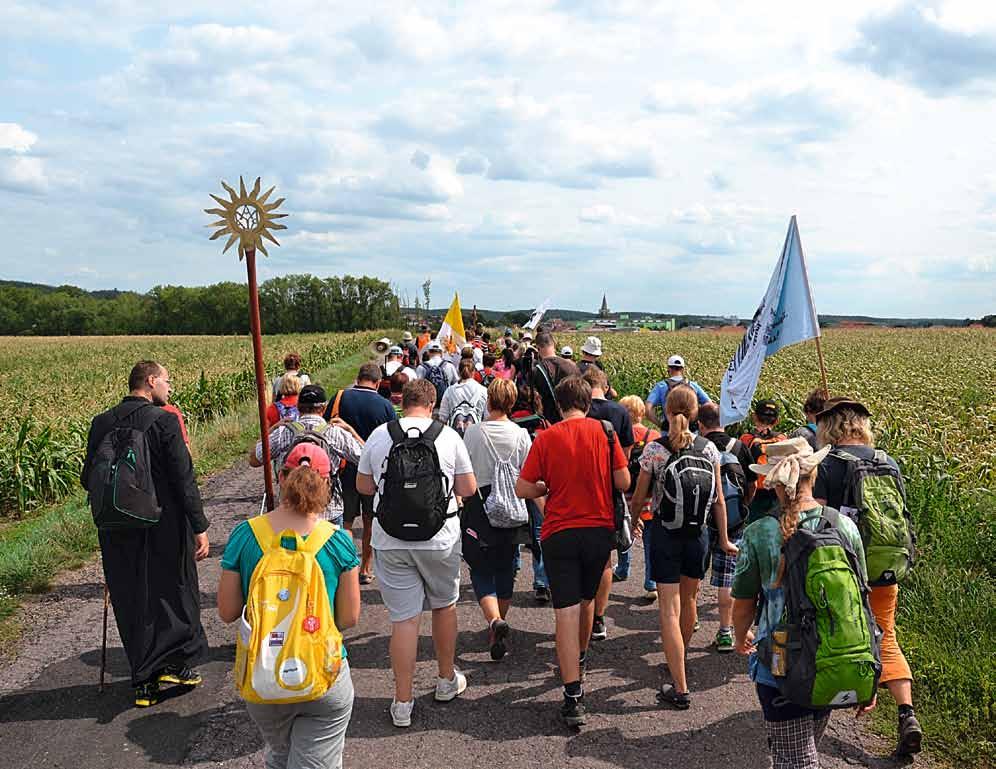 Co je to vlastně pouť? Foto: 6x Karel Procházka Poutníků každý den přibývá.