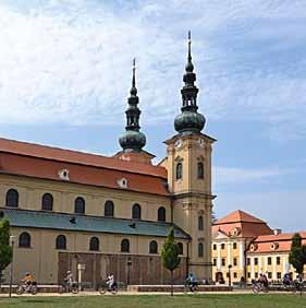 Lhota Veselí nad Moravou Znojmo Mikulov Skalica (SR) Foto: 2x Karel Procházka / schéma: MS!