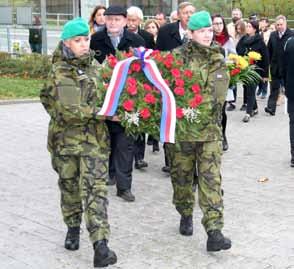 lektorovi anglického jazyka, kterého postihla srdeční slabost.