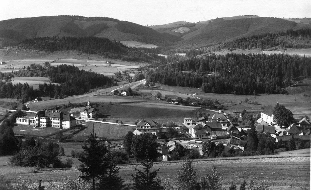 Hutiska-Solance. Jezerné. Pohled ze západního úbočí Kotlové ke Kyčeře.