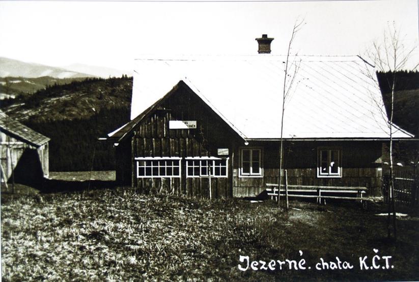 Hornobečvanská usedlost č. p. 499 byla postavena v sedle Pod Kotlovou po r. 1921. V r. 1932 v ní rožnovský odbor KČST zřídil druhou noclehárnu. Usedlost v r. 1938 zakoupil Petr Minarčík a v r.
