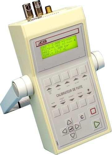 3.2. CDF (KALIBRÁTOR PRŮTOKU A DIGITÁLNÍ MANOMETR) List #683u Volitelné příslušenství Přístroj ATEQ CDF je multifunkční přístroj určený pro měření průtoků či tlaku vzduchu, pro ověření měřicích