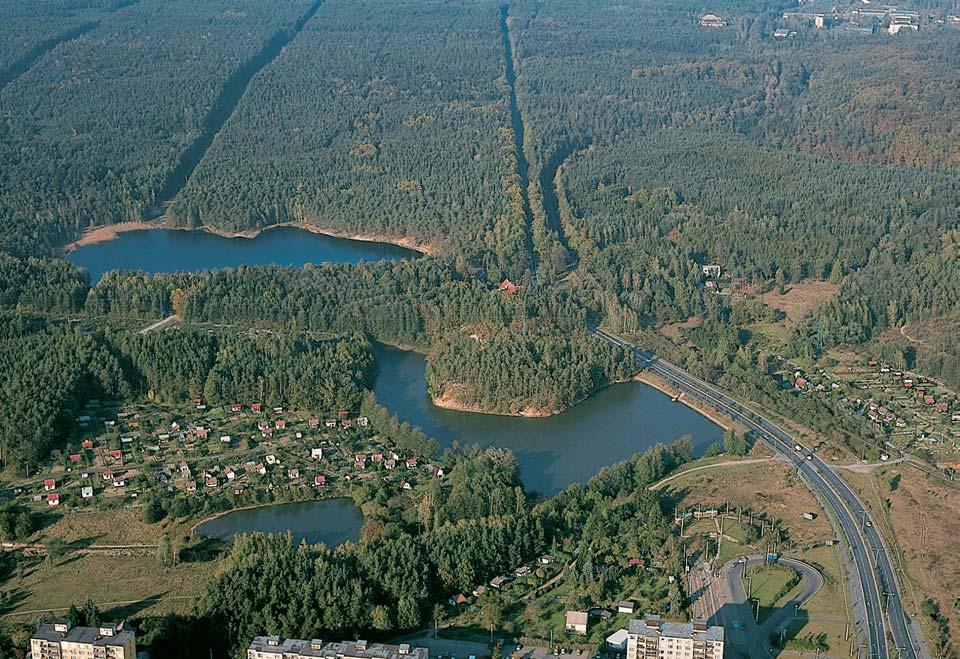 PlzeÀsko a Karlovarsko Soustava plzeàsk ch rybníkû u sídli tû Bolevec v severní ãásti okresu. tok je silnû rozkolísan a koeficient odtoku nízk 0, 0,20.