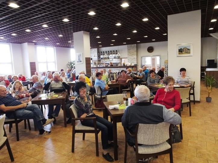 Hotel prošel rekonstrukcí a horský hotel již připomínal jen zvenčí. Vevnitř nabízel zcela jiný komfort.