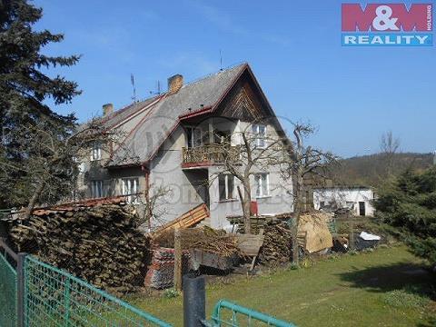 19 Částečně zrekonstruovaný samostatně stojící rodinný dům vel. 4+1 s garáží, velkou zahradou a loukou v malé klidné vesničce Chlumku ( obec Hrejkovice ) u Milevska.