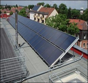 kwh/měsíc Příklad solárního termického systému Termický systém pečovatelský dům 86 m 2 (37 ks), jih + 30, sklon 45, kombinace s CZT (cena 580 Kč/GJ) Investice 1,3 mil. Kč Spotřeba TV cca 1.