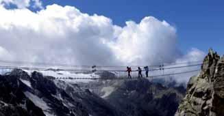 HOTEL RIFUGIO SCOIATTOLO poloha: Pejo, lanovka Pejo 3000-20 m důležité - parkování, příjezd: hotel se nachází v nadmořské výšce 2.