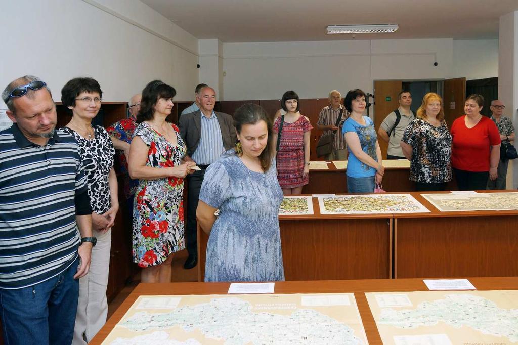Archiválie ÚAZK jsou představovány i na pravidelných výstavách v přepážkové hale budovy zeměměřických a katastrálních úřadů v Kobylisích.