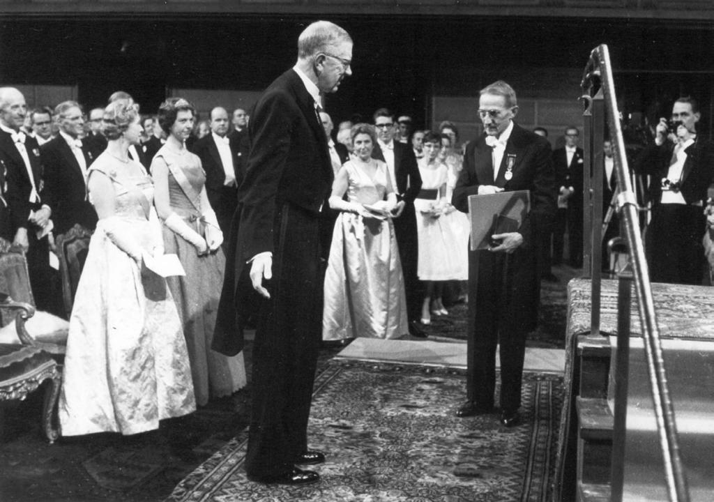 K 50. výročí udělení Nobelovy ceny profesoru Jaroslavu Heyrovskému Vítěz Kalous, Praha Letošního roku, začátkem prosince, tomu bude padesát let, co byla prof.