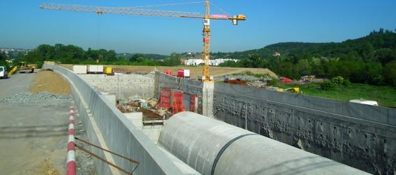 ŠTĚRKOPÍSKOVÝ PODSYP min.mm (FR.8-32mm) ZÁKLADOVÁ ŽLB. DESKA -BETON C 25/30-XA1, TL.