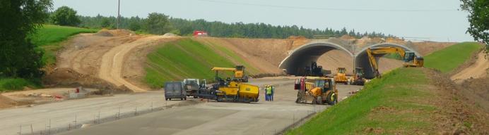 10 ŠTĚRKOPÍSKOVÝ PODSYP min.mm (FR.8-32mm) ZÁKLADOVÁ ŽLB. DESKA -BETON C 25/30-XA1, TL.